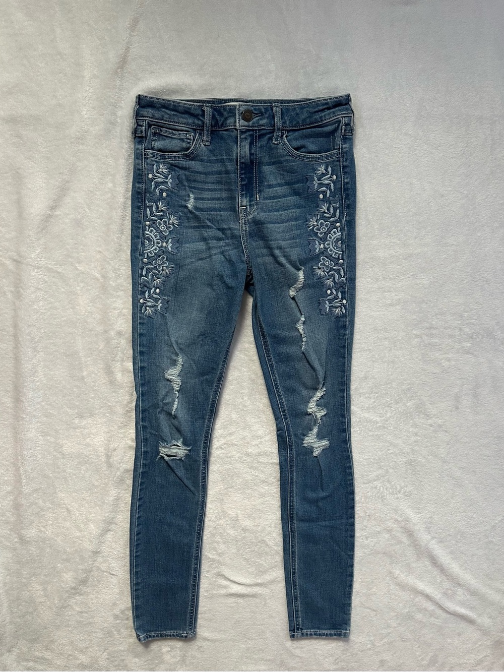 Hollister Floral Embroidered Skinny Jeans in Blue Size 1R Distressed High Rise